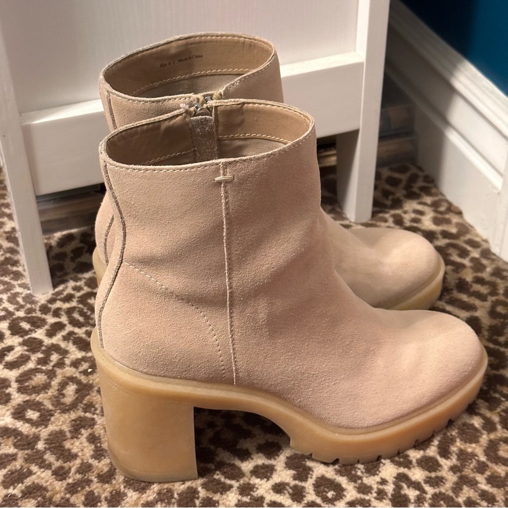 Dolce Vita Women's Suede Cream and Tan Boots